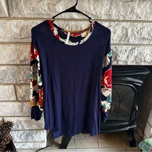 Floral Sleeve Navy long sleeve Top size medium